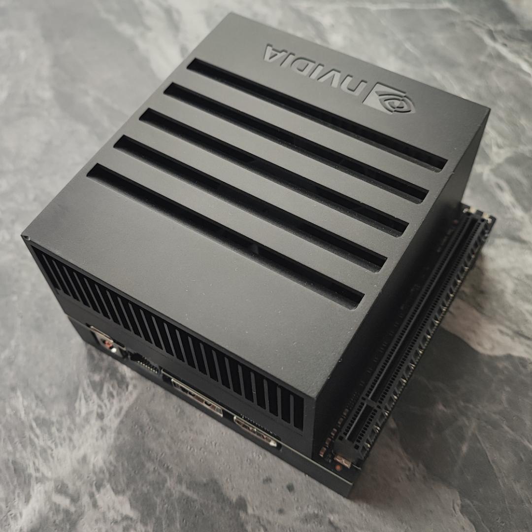 NVIDIA Jetson AGX Xavier 開発者キット