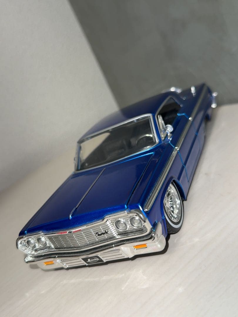 Jada 64' シボレー インパラ 1/24 ミニカー