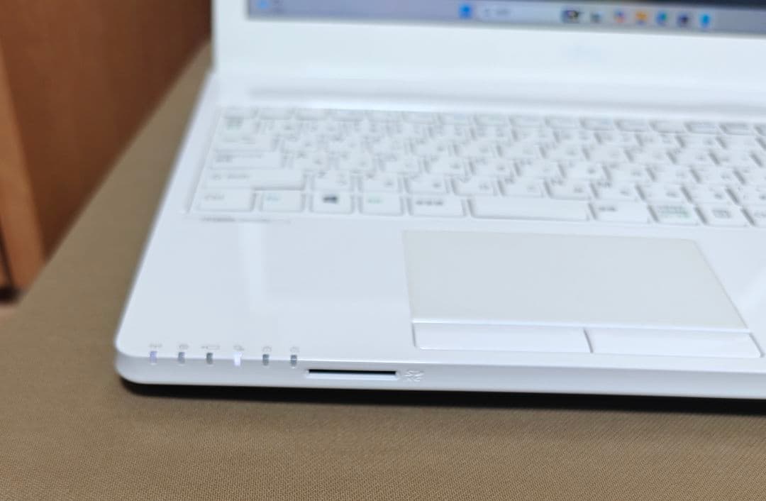Fujitsu ノートPC ホワイト LIFEBOOK AH30/D1