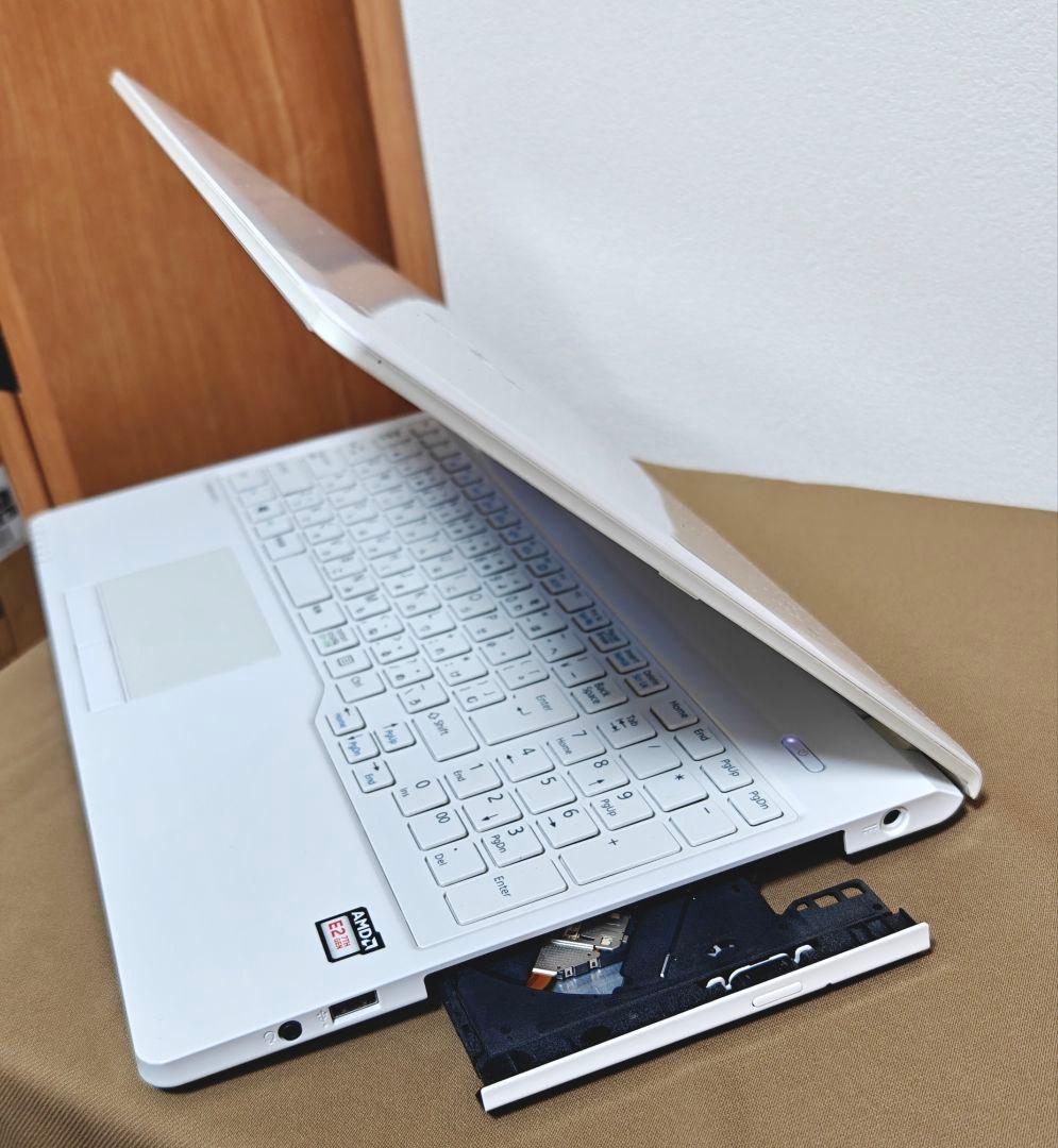 Fujitsu ノートPC ホワイト LIFEBOOK AH30/D1