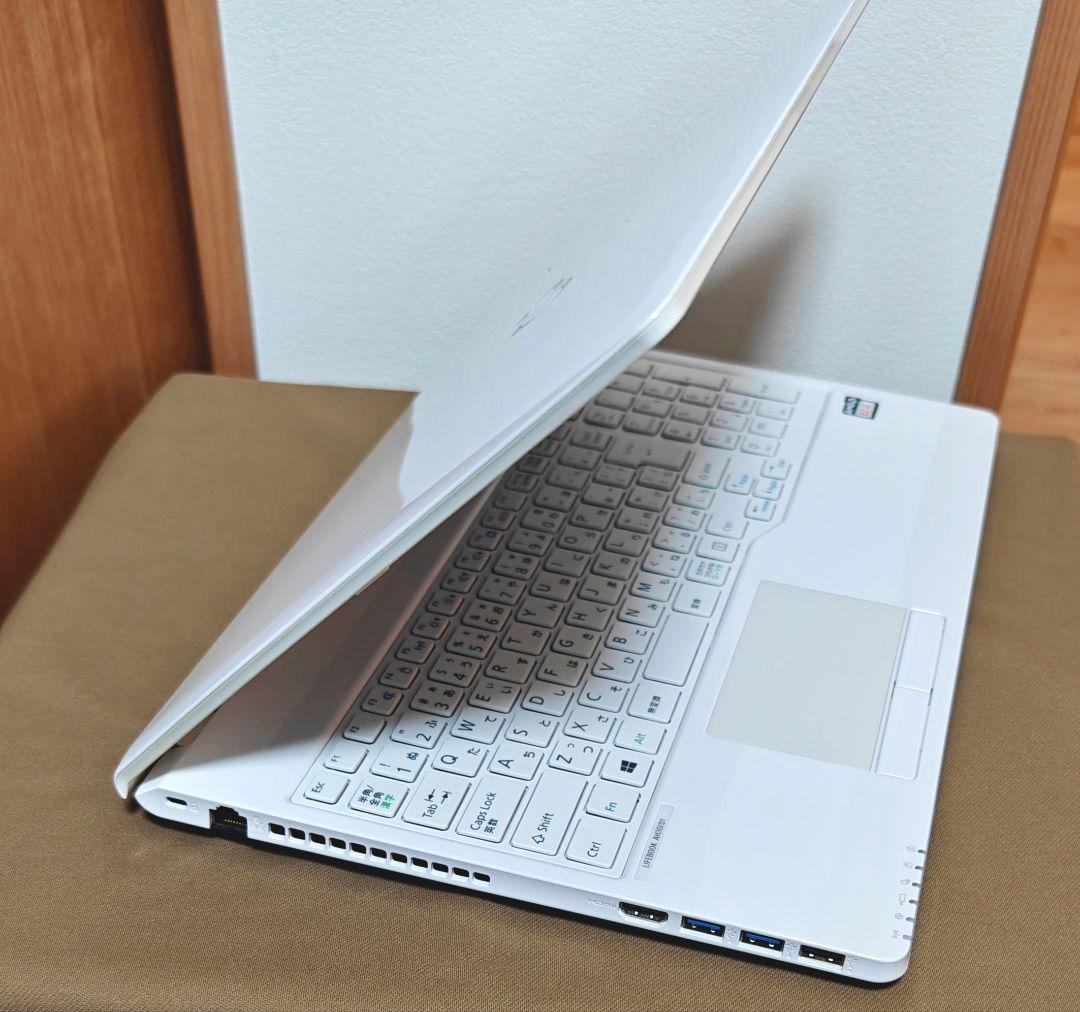 Fujitsu ノートPC ホワイト LIFEBOOK AH30/D1
