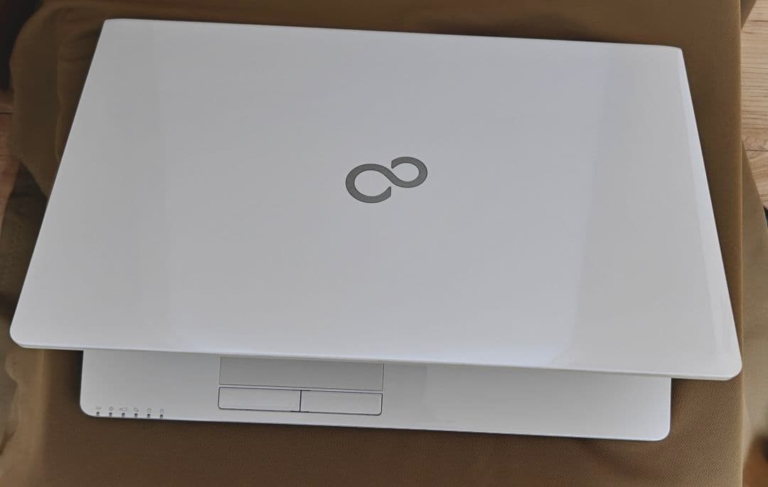 Fujitsu ノートPC ホワイト LIFEBOOK AH30/D1