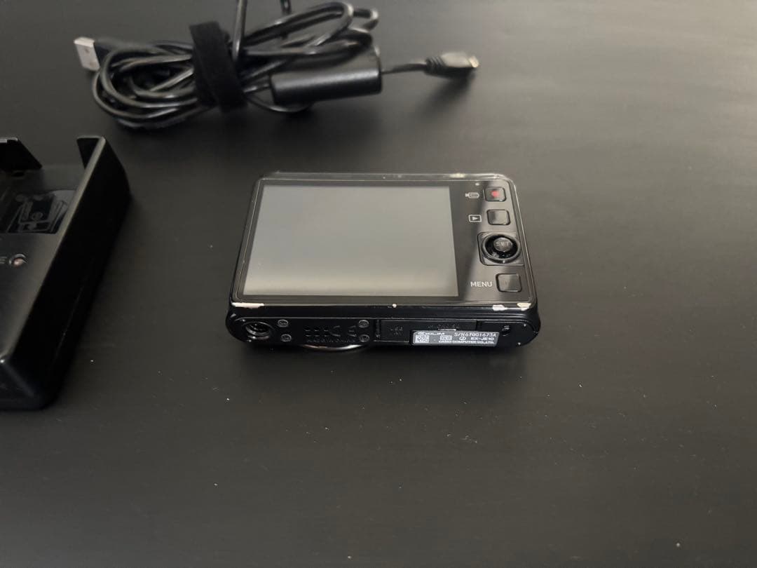 デジタルカメラ CASIO EXILIM 1.6MEGA PIXELS EX-JE10