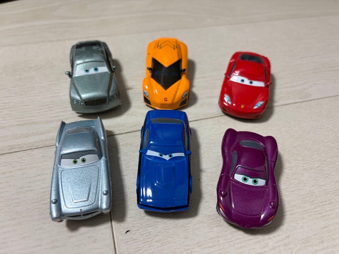 カーズミニカーと収納箱　マテル　トミカ多数混在