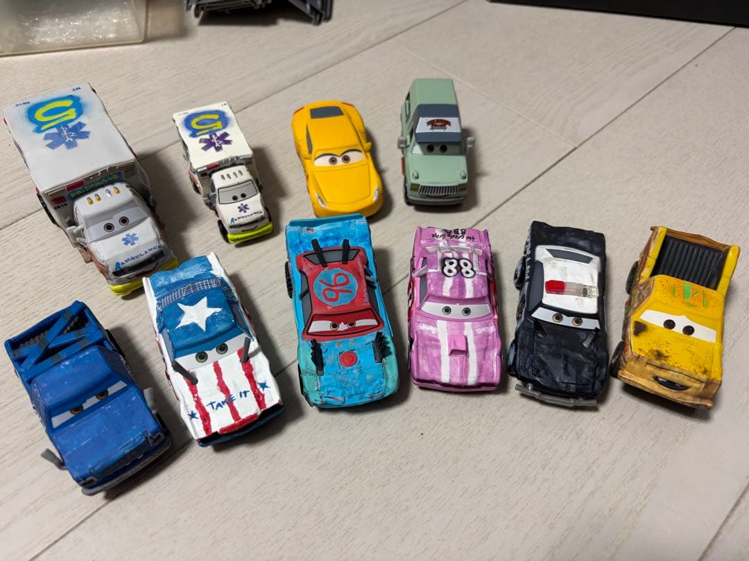 カーズミニカーと収納箱　マテル　トミカ多数混在