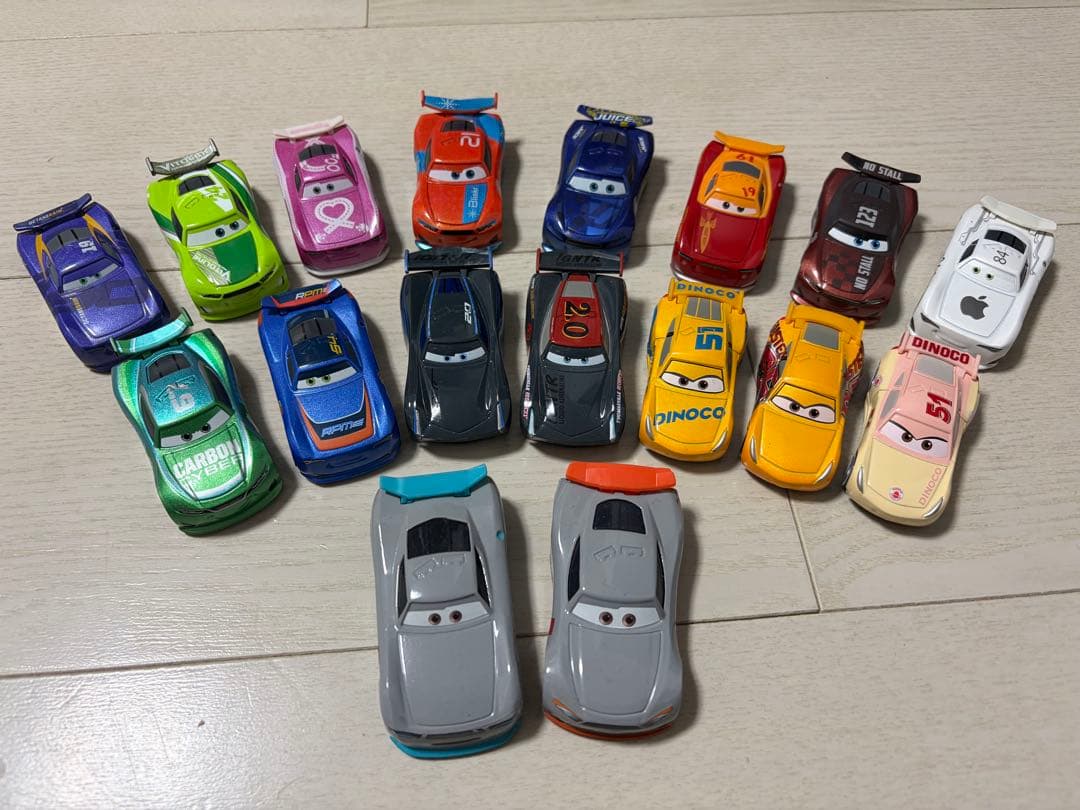 カーズミニカーと収納箱　マテル　トミカ多数混在