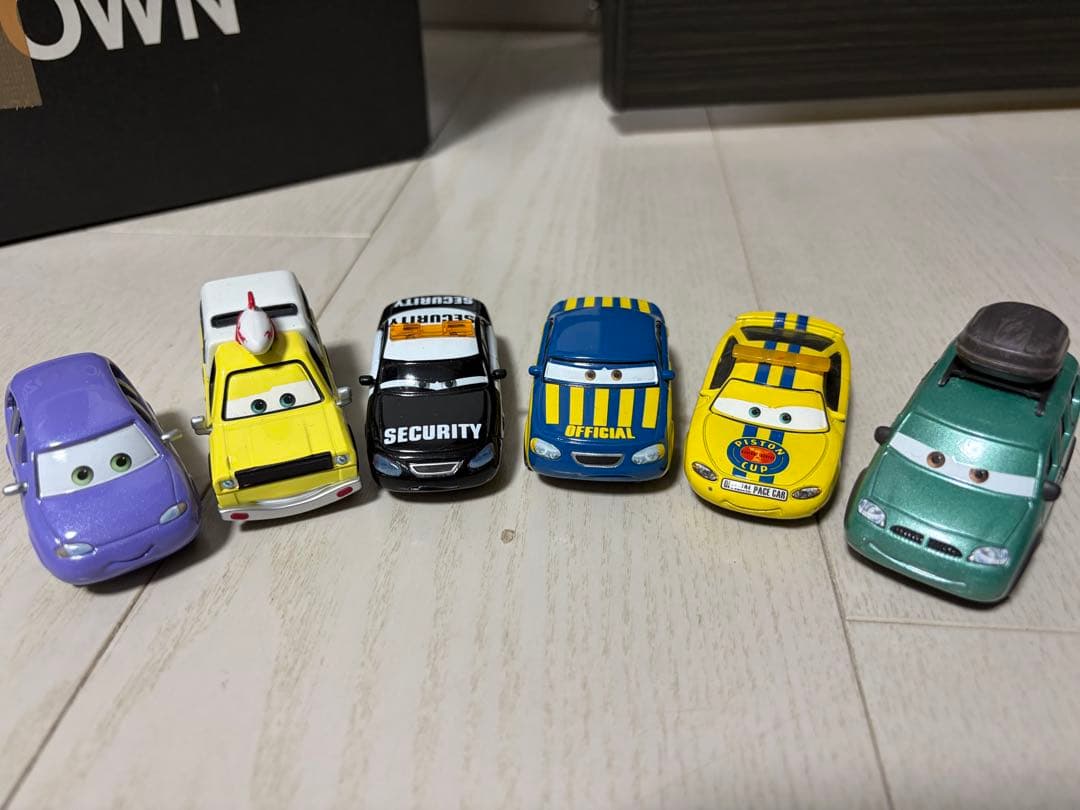 カーズミニカーと収納箱　マテル　トミカ多数混在