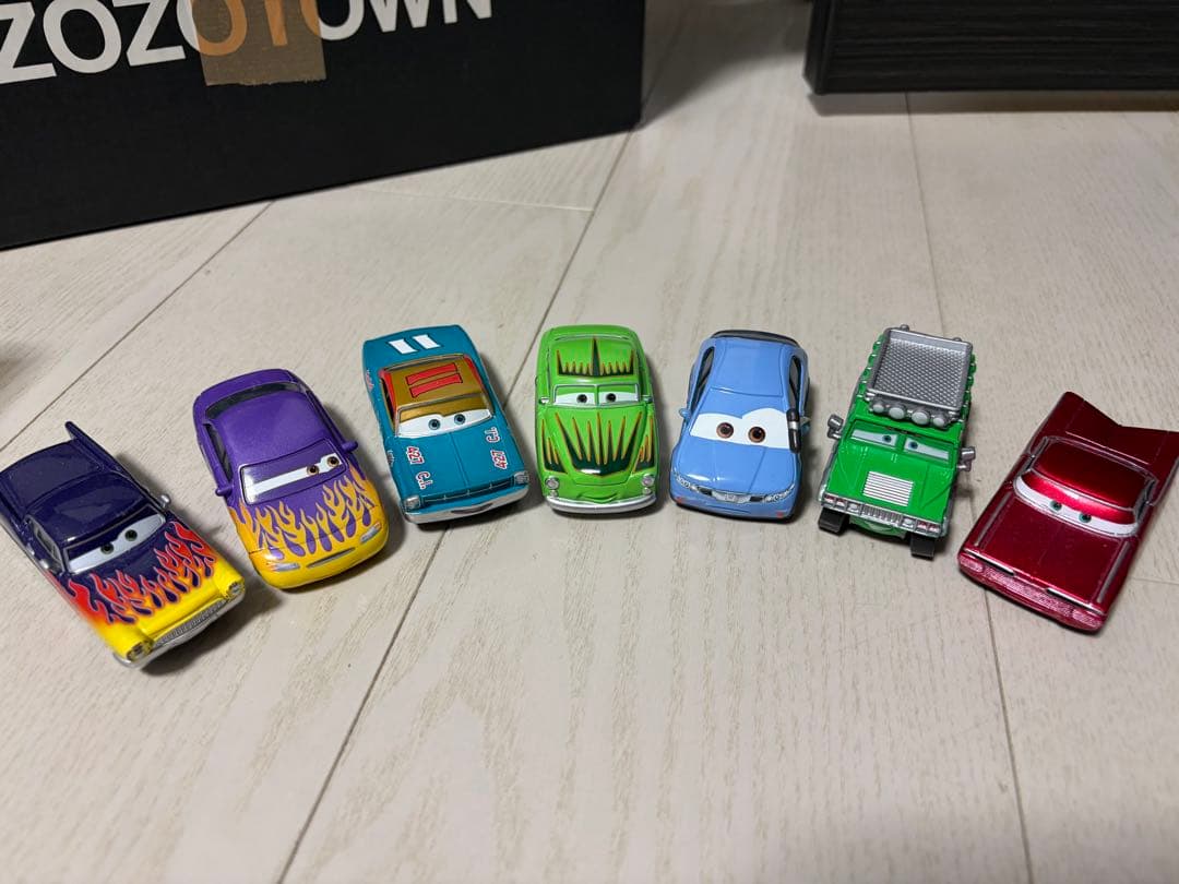 カーズミニカーと収納箱　マテル　トミカ多数混在