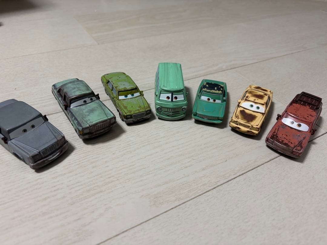 カーズミニカーと収納箱　マテル　トミカ多数混在