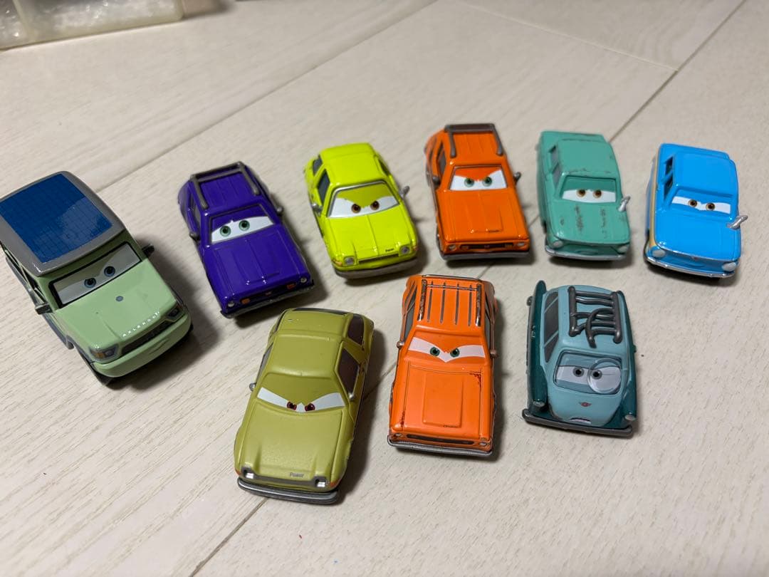 カーズミニカーと収納箱　マテル　トミカ多数混在