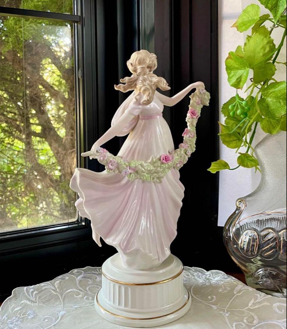 ウェッジウッド フィギュリン　フローラルコレクション　【ダンシングアワー】1