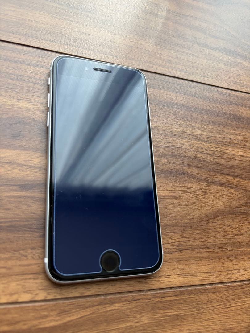 iPhone SE第二世代 64GB ホワイトSIMフリー ネットワーク制限なし