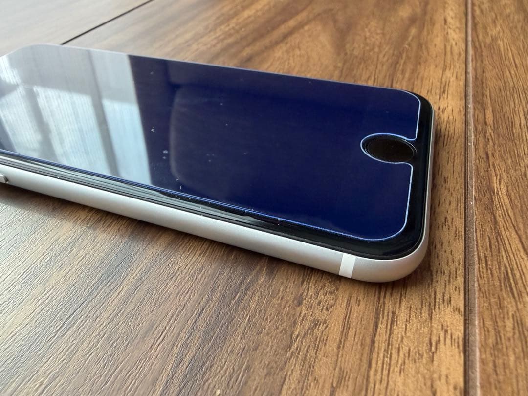 iPhone SE第二世代 64GB ホワイトSIMフリー ネットワーク制限なし