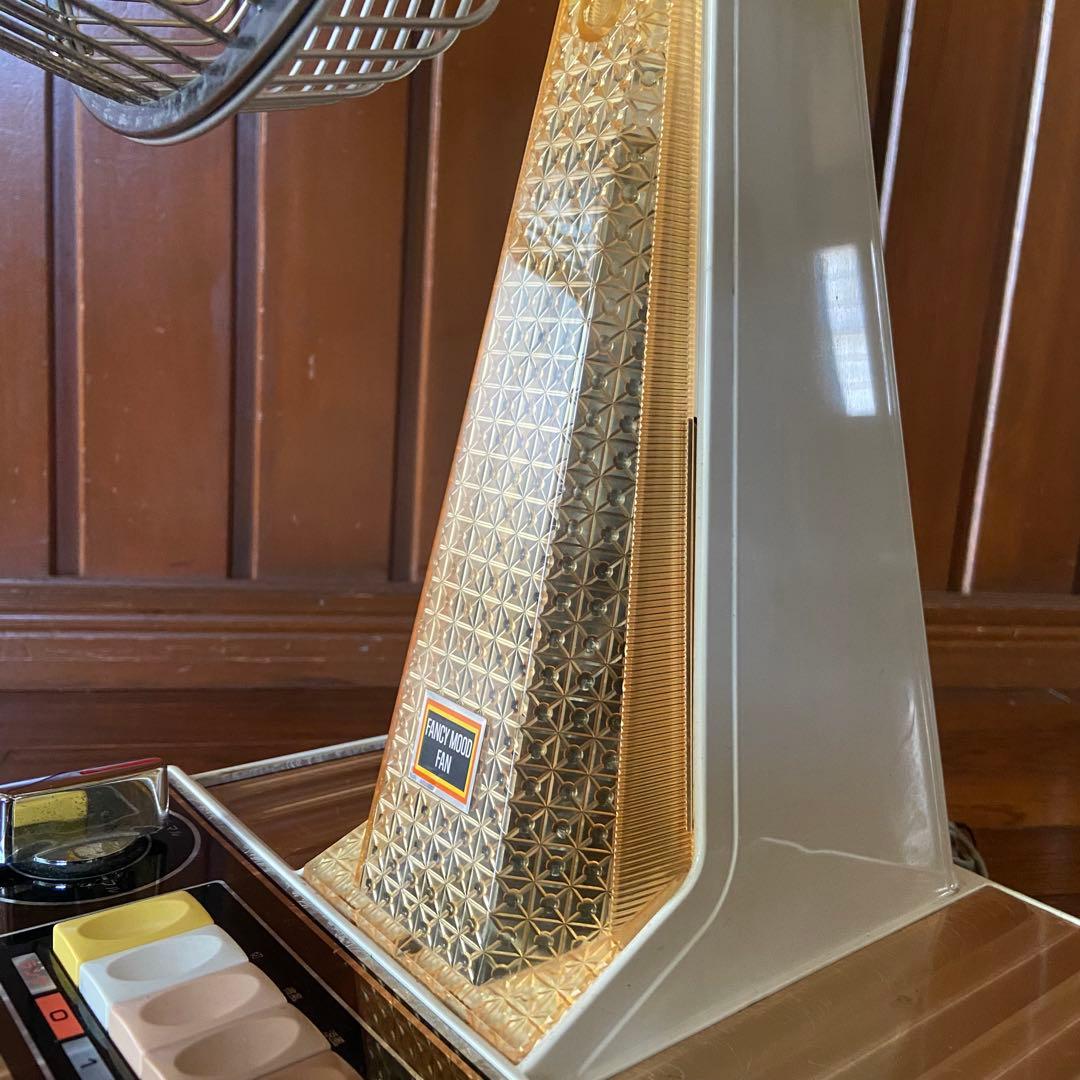 昭和レトロ　扇風機　ライト点灯します　希少　レトロポップ　美品　オレンジ