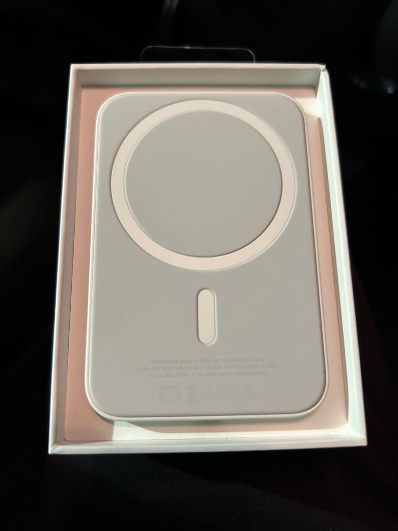 【美品】Apple正規品 iPhone batterypack MagSafe