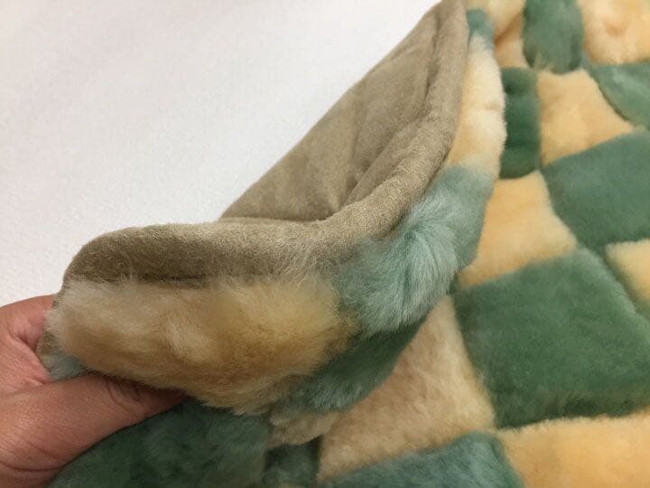 【新品】ムートン 短毛 裏付きロング 羊毛 シートクッション 車 後部座席いす用
