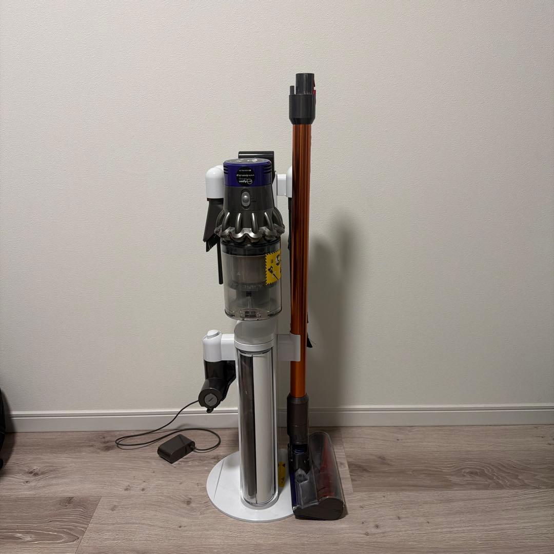b*2様 Dyson Cyclone 本体＋アタッチメント多数 バッテリーなし