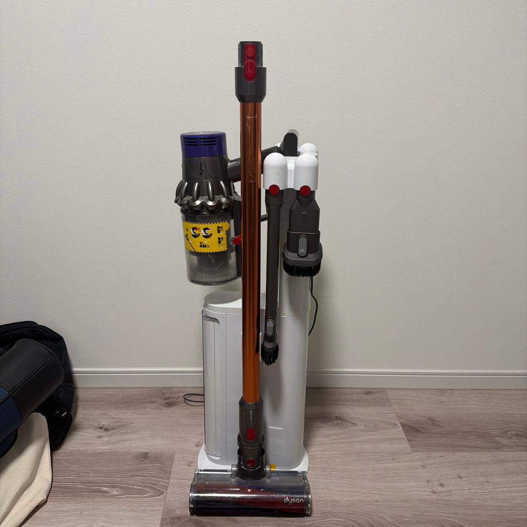 b*2様 Dyson Cyclone 本体＋アタッチメント多数 バッテリーなし