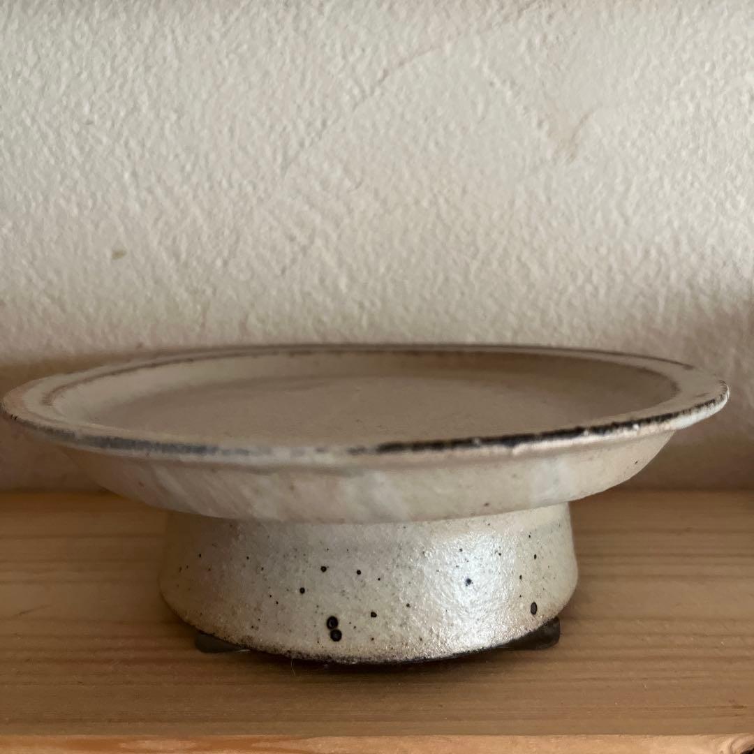 寺田昭洋　白　平皿 足付き