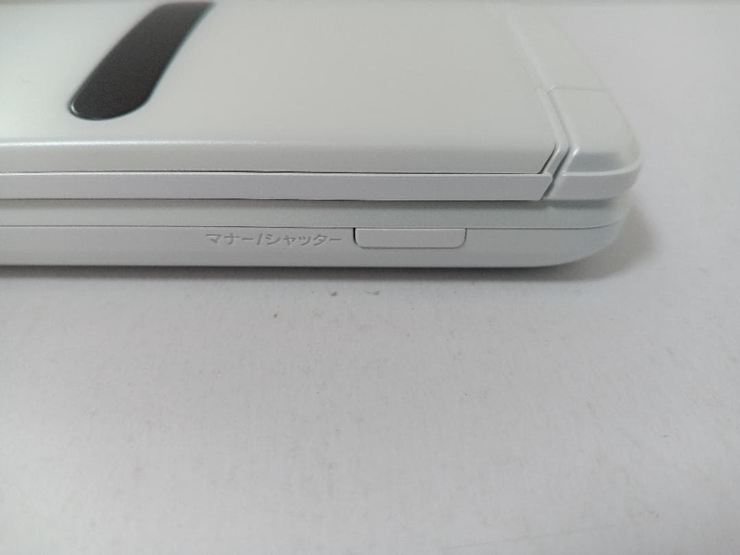 ☆ au GRATINA KYF42 ホワイト