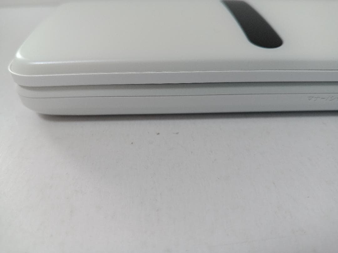 ☆ au GRATINA KYF42 ホワイト