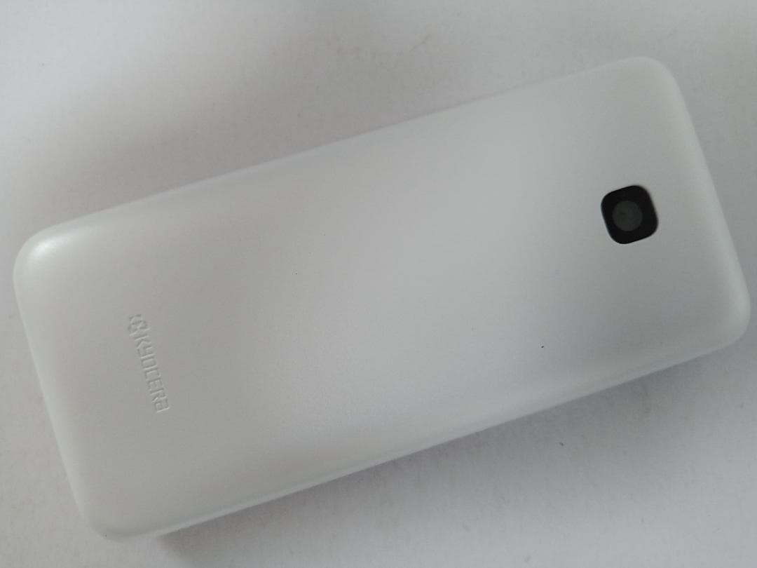 ☆ au GRATINA KYF42 ホワイト