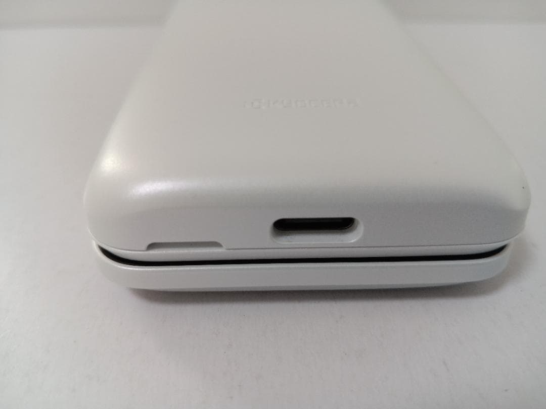 ☆ au GRATINA KYF42 ホワイト