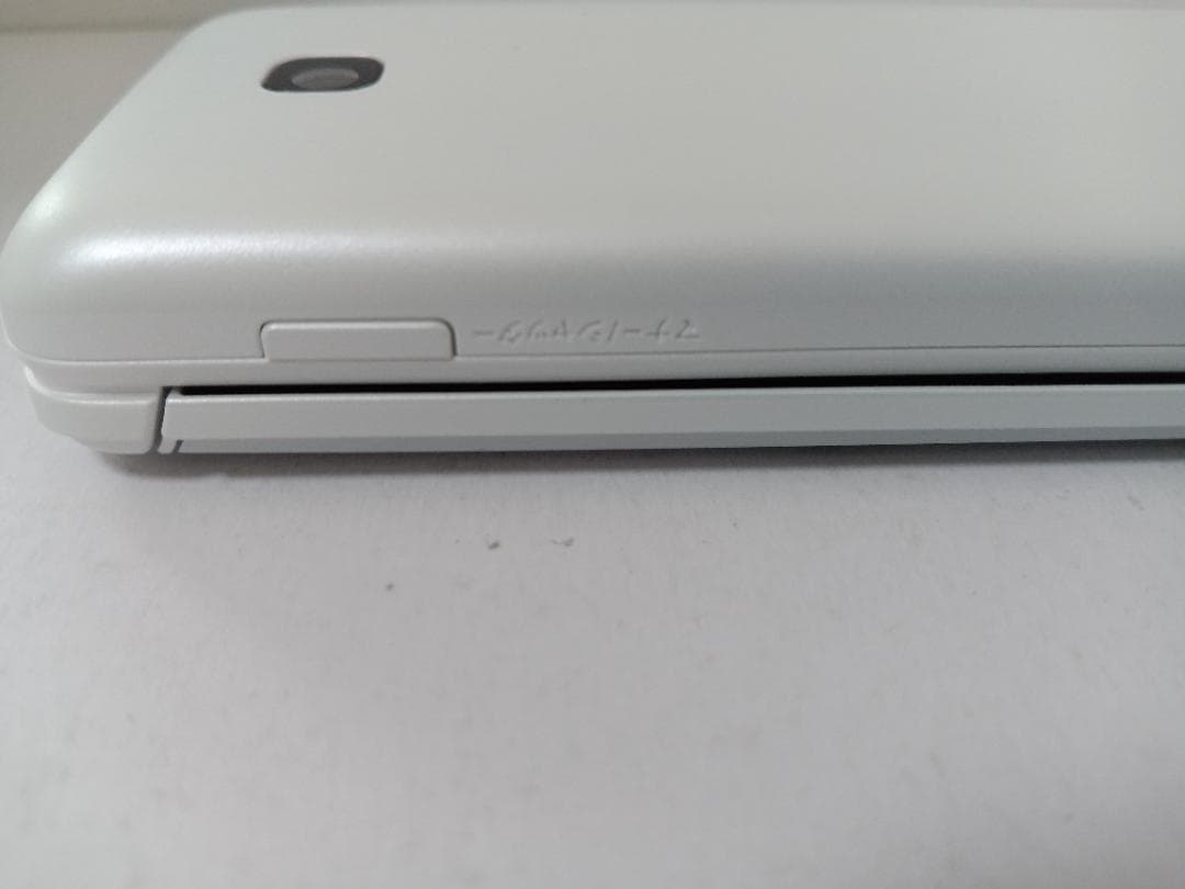 ☆ au GRATINA KYF42 ホワイト