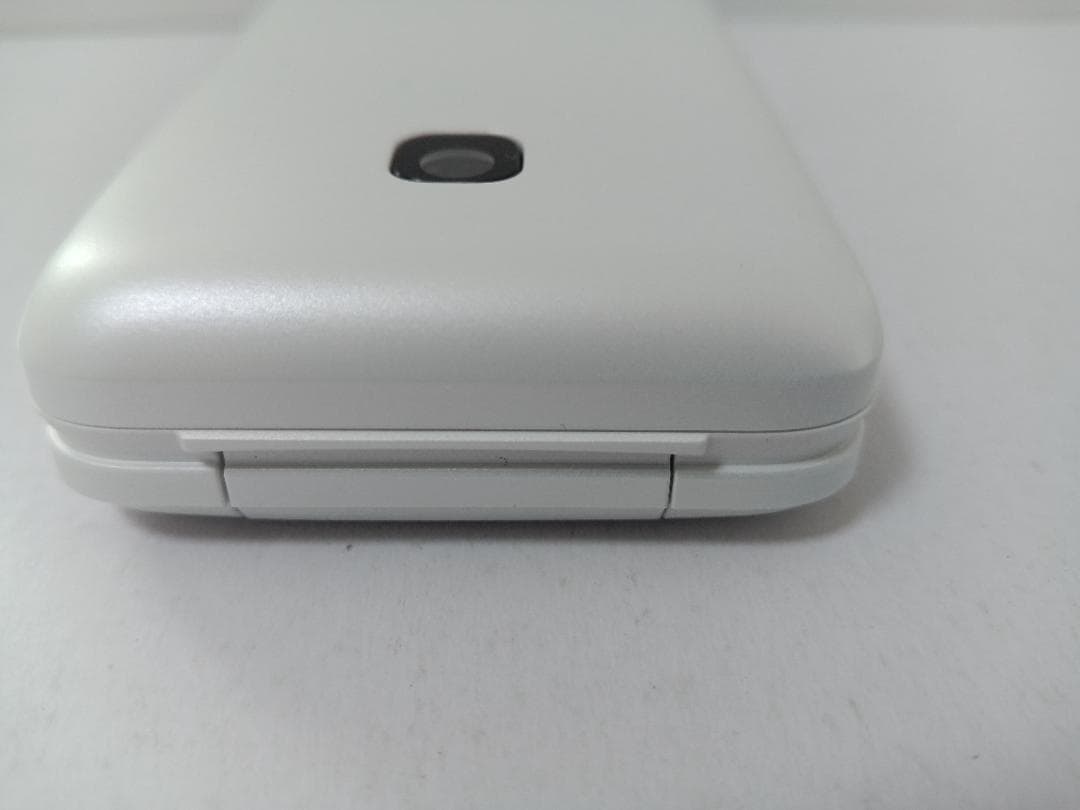 ☆ au GRATINA KYF42 ホワイト