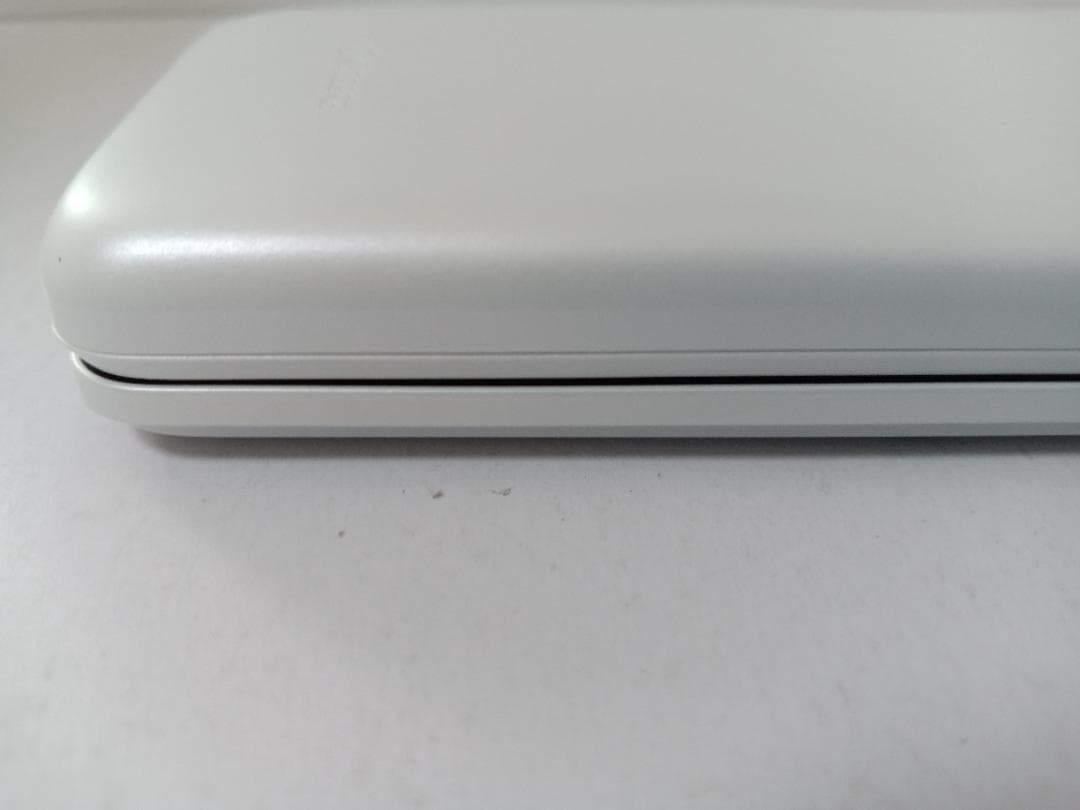 ☆ au GRATINA KYF42 ホワイト