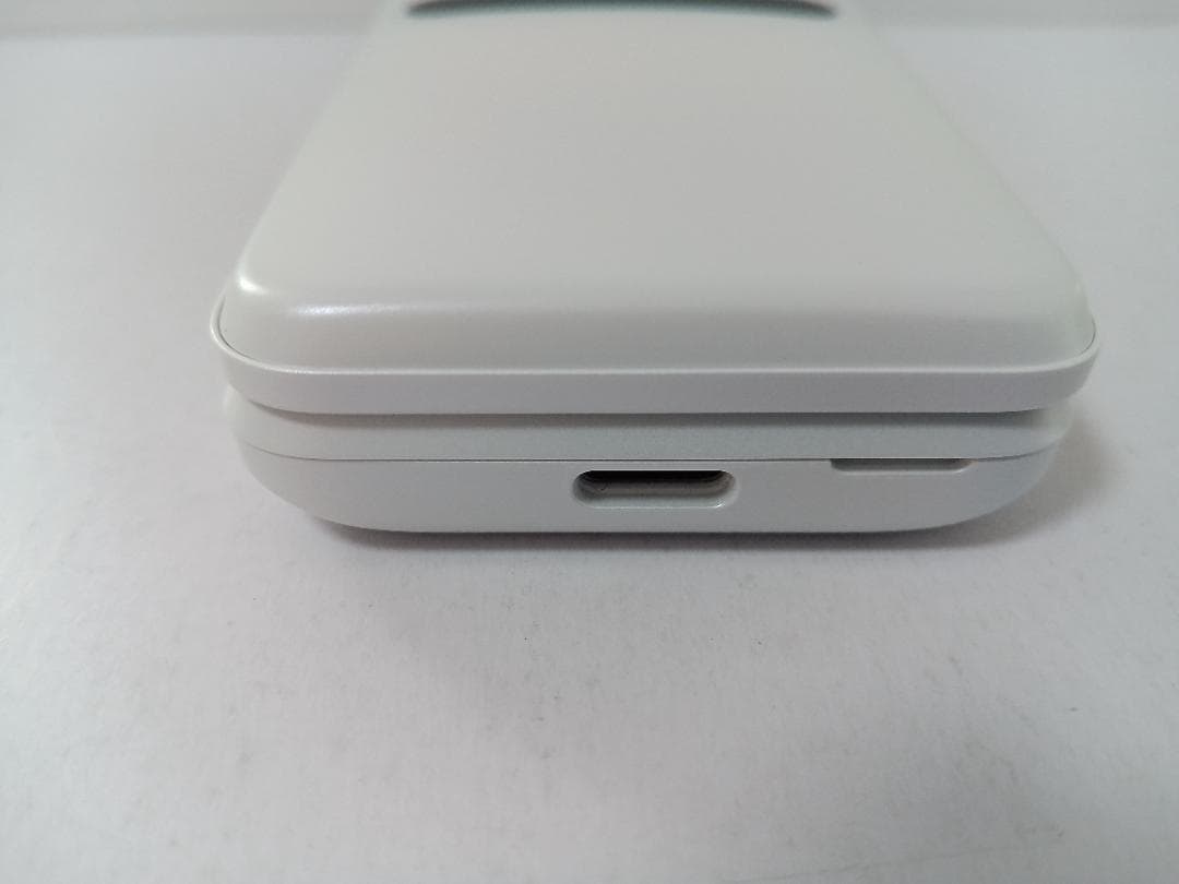 ☆ au GRATINA KYF42 ホワイト