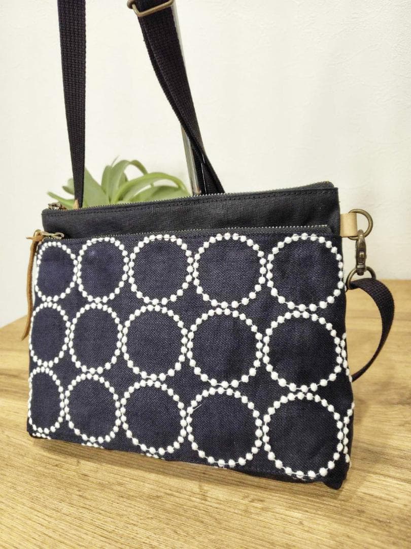 ミナペルホネン/2025タンバリンネイビー×白/サコッシュショルダー