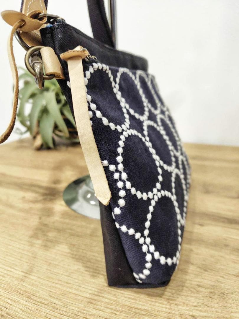 ミナペルホネン/2025タンバリンネイビー×白/サコッシュショルダー