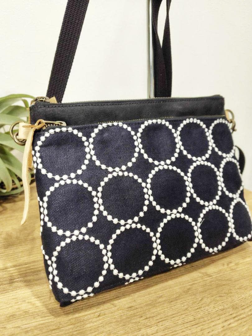 ミナペルホネン/2025タンバリンネイビー×白/サコッシュショルダー