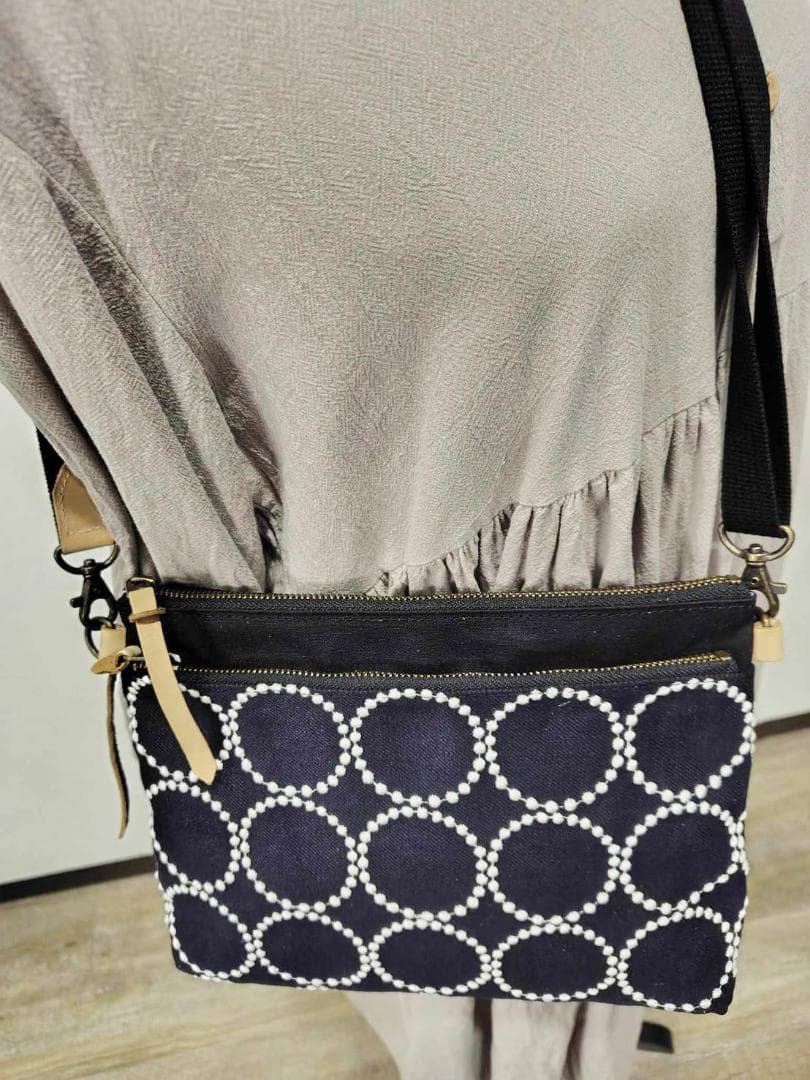 ミナペルホネン/2025タンバリンネイビー×白/サコッシュショルダー