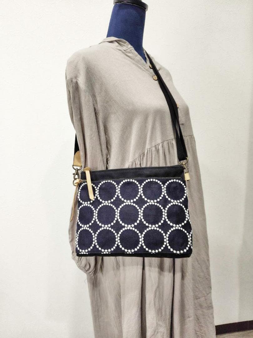 ミナペルホネン/2025タンバリンネイビー×白/サコッシュショルダー