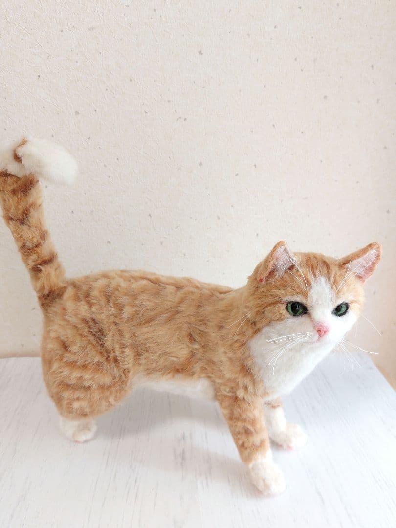 羊毛フェルト　猫(茶トラ白)