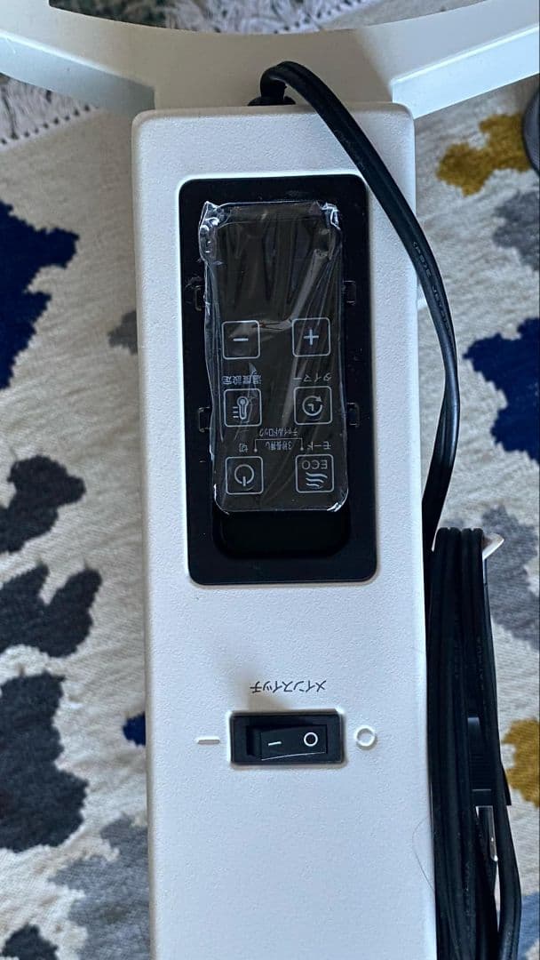 ホワイト スリムデザイン 電気ヒーター エスケイジャパ。