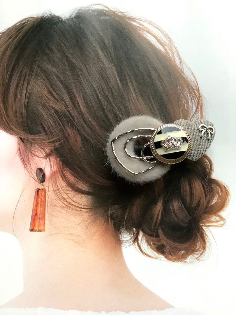 専用ꫛꫀꪝ✧‧˚ おリボン風アシメデザイン　ボーダー　ハンドメイドヘアクリップ