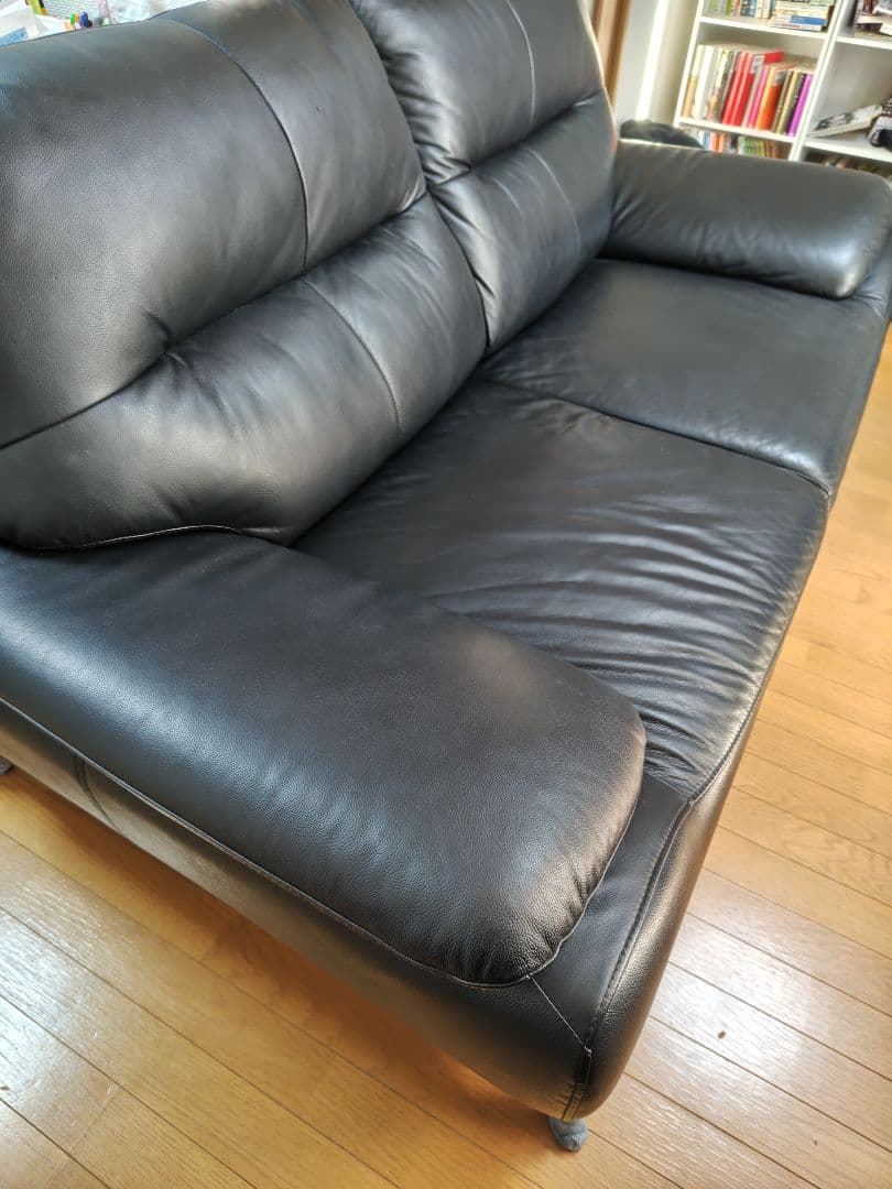 トリプルスターニトリフリオ KD黒レザー本革2人掛けソファ