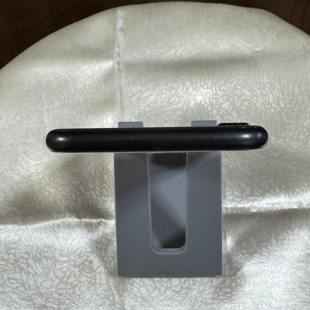 Apple iPhone SE2 第2世代　64GB SIMフリー