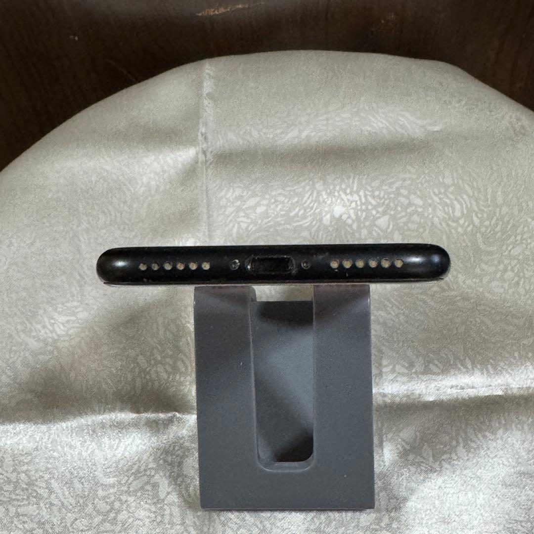 Apple iPhone SE2 第2世代　64GB SIMフリー