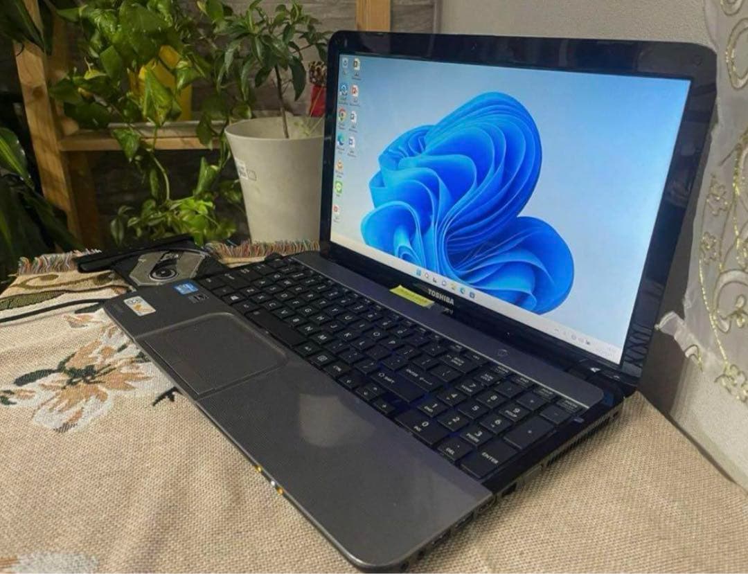 東芝パソコンノ-ト第3世代i3✨■Office■4GB Windows11