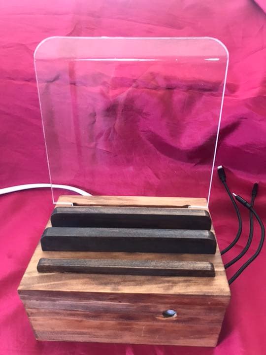 アイフォン充電ステーション