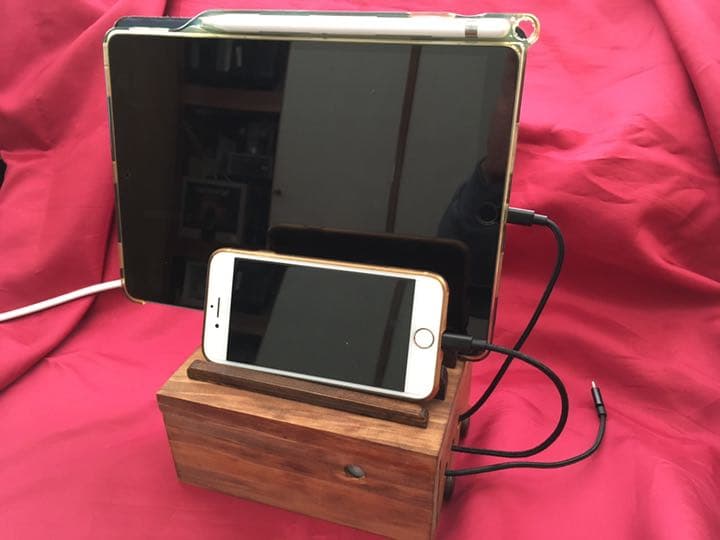 アイフォン充電ステーション