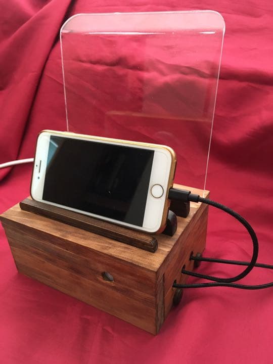 アイフォン充電ステーション
