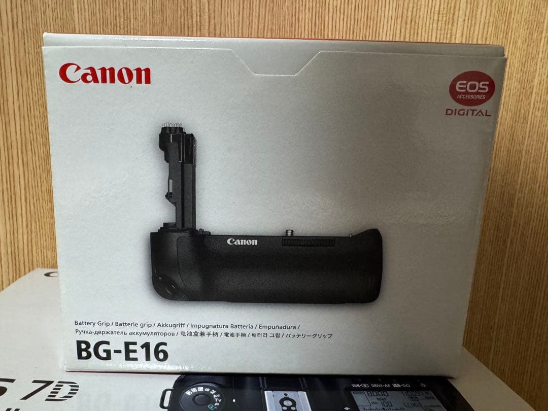 バッテリーグリップ付CanonEOS7D Mark II 本体と付属品一式