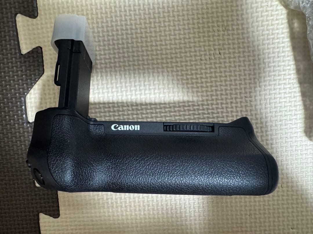 バッテリーグリップ付CanonEOS7D Mark II 本体と付属品一式