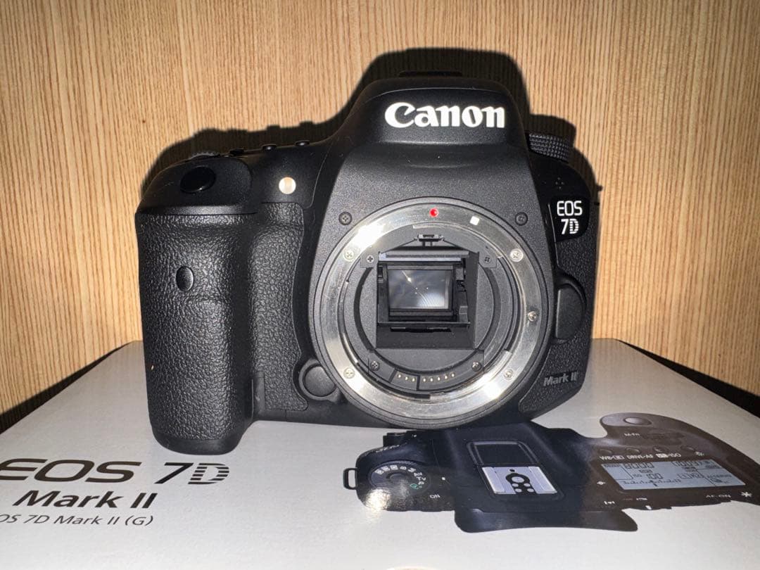 バッテリーグリップ付CanonEOS7D Mark II 本体と付属品一式