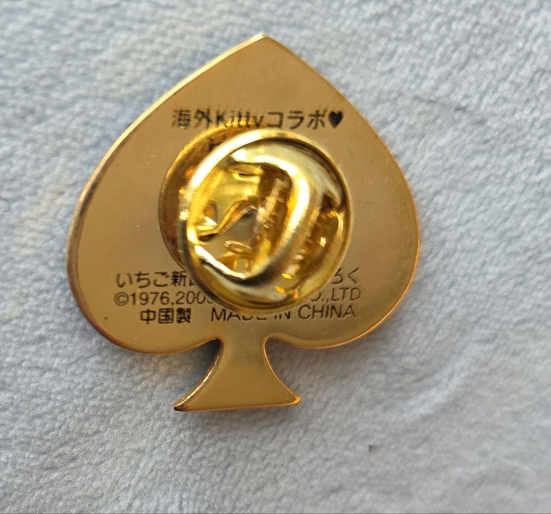 ハローキティ　ピンバッジ　海外コラボ　2005年　いちご新聞　スペード